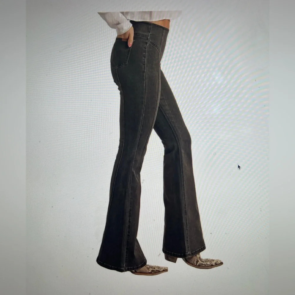 Rock & Roll Cowgirl High Rise Bargain Bell Pull On Flare Jeans 24/31